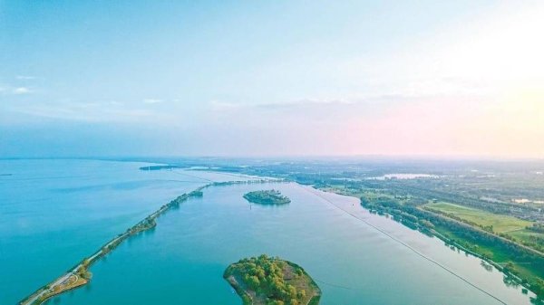 壹配资网门户 湖天一色